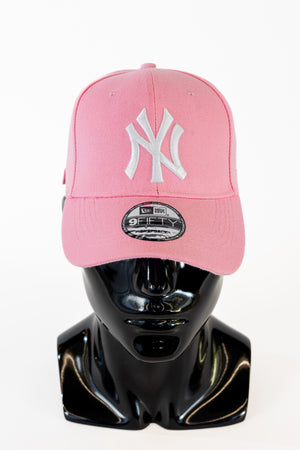 
                  
                    Load image into Gallery viewer, New York Yankees - Pink Cap
                  
                