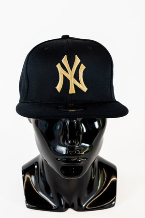 
                  
                    Load image into Gallery viewer, New York Yankees - Black Snapback Cap
                  
                