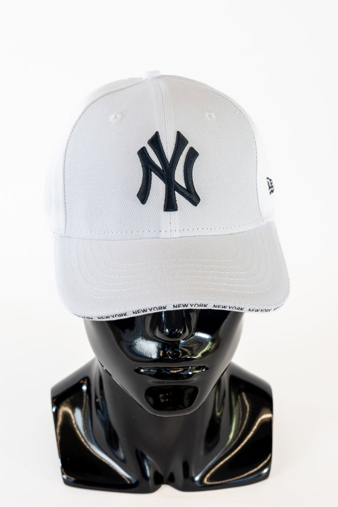 
                  
                    Load image into Gallery viewer, New York Yankees - White Cap
                  
                